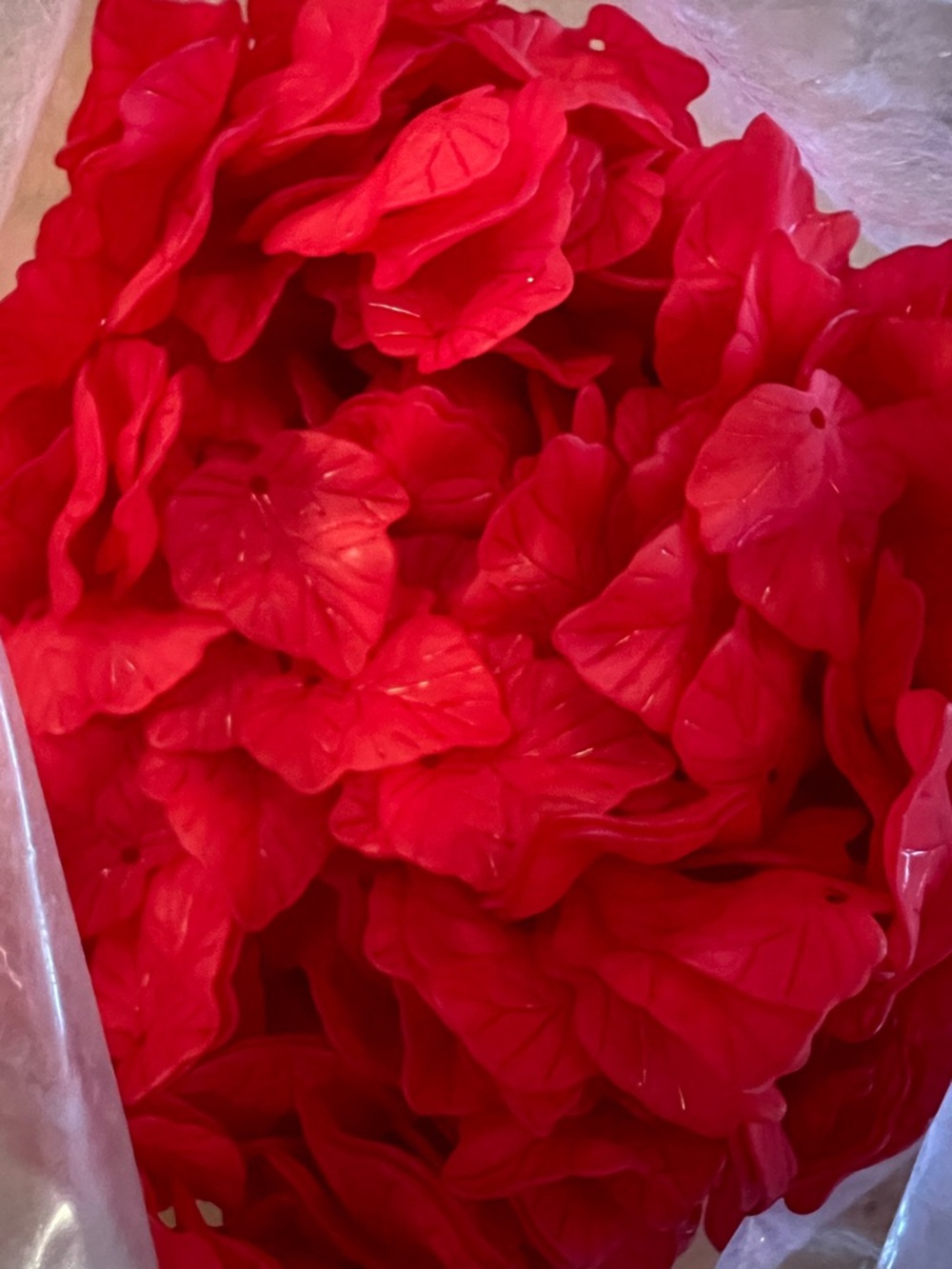 Leaf charm beads bulk bag red